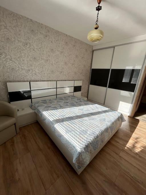 Apartamento Luxurious Flat Pleven Center Exterior foto